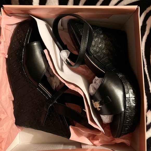 Juicy Couture, New, Black Wedge Sandals, Size 9 - Picture 3 of 11